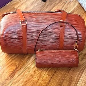 Authentic LOUIS VUITTON Soufflot AR 0957 made in France.